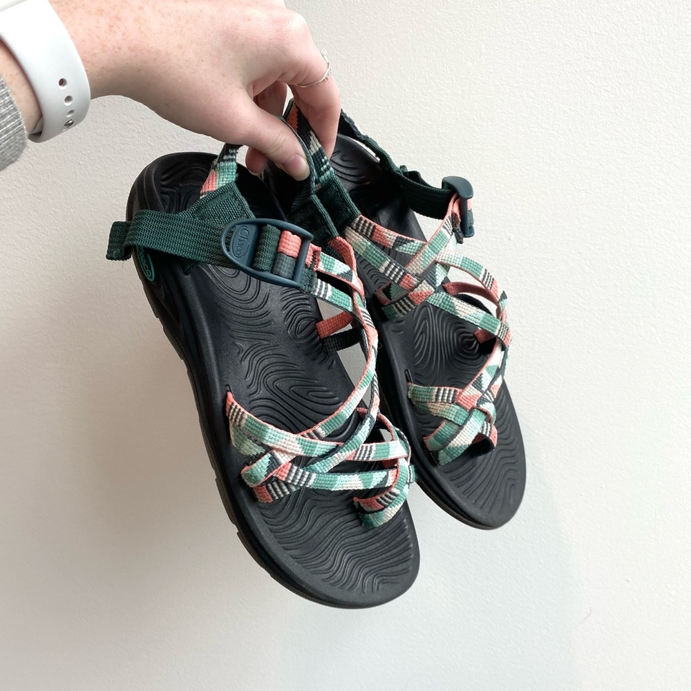 2 strap chacos with toe strap